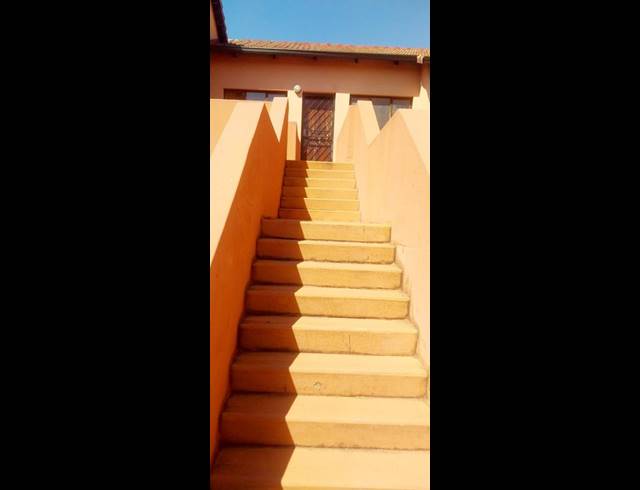 2 BEDROOM TOWNHOUSE FOR SALE IN MONDEOR